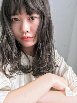 チェルシー 表参道 学生限定 顔周りで可愛いか決まる ミディアムのパーマスタイル