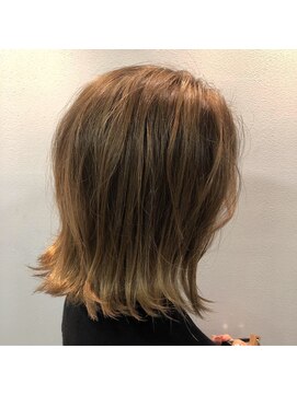 アディクト(ADDICT) 3Dベージュ外はねボブ