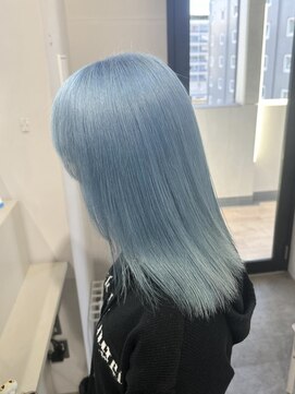 ユウル 横浜(juhl.) 水色カラーブルーアッシュケアブリーチハイトーンカラー