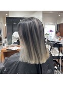 切りっぱなしボブ×白インナー◎垢抜け感UP