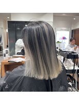 ホーミーキョウト(Homey Kyoto)&nbsp;切りっぱなしボブ×白インナー◎垢抜け感UP