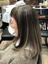 フラココ 神楽坂(hurakoko kagurazaka)&nbsp;【白髪ぼかし】重めボブもハイライトカラーでスリークヘア