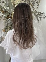 ベルム(Belme)&nbsp;大人可愛いプラチナグレージュハイライトセミロングウルフ