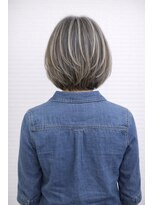 ウル(ulu)&nbsp;ハイライト　名東区　ショート　レイヤー　ボブ　白髪ぼかし