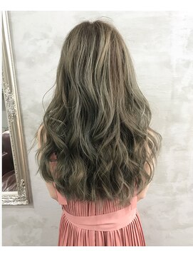 エスト 小倉(est) 極細ハイライトのミルフィーユカラー