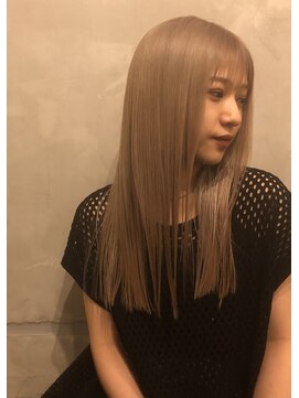 アグラン ヴィラ スイタ(a Gland villa SUITA) 二度見される艶ハイトーンベージュ