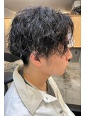 センターパートツイストスパイラルパーマ刈り上げメンズパーマ