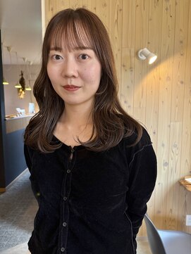 カーキーベージュ / ミディアム / レイヤー