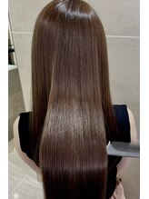 クララ オサエンドウリ(CLALA. Osaendori) 髪質改善トリートメントでツヤ感アップ