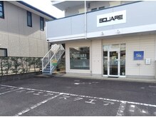 お店の玄関の前が駐車場です