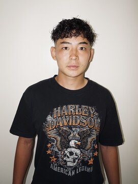 メリケンバーバーショップ トーキョー(MERICAN BARBERSHOP TYO) BURGスキンフェードフェザーパーマアップバングベリーショート