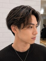 オラ ボーテ(Aura Beaute) センターパート ツーブロック レイヤースタイル ニュアンス