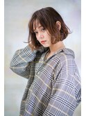 透け感たっぷりのグレージュカラーボブ