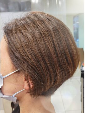 アッシュ 橋本店(Ash) 丸みショート・前下がり