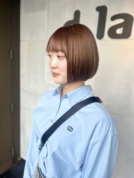 ラクレ(d.la cle) くすみベージュとぱっつんボブ【ラクレ/西大分】