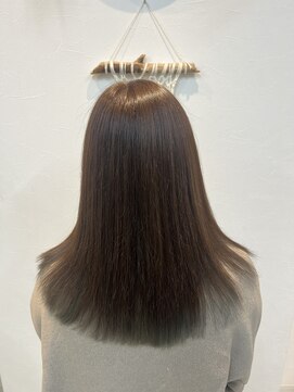 髪仕度コア(CORE) ミディアムロングのブルー系インナーカラー