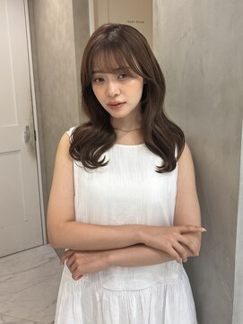 アイユー(ii+U) グレージュカラー　シースルーバング　くびれレイヤー韓国ヘア