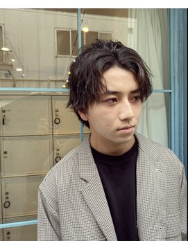 メンズセンターパート　フェザーパーマ　アッシュブラック