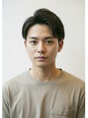 七三分けヘアー