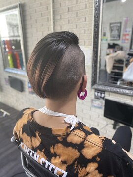 ミミック (mimic) 【派手髪】東京喰種 ウタさん風カット【刈り上げスタイル】