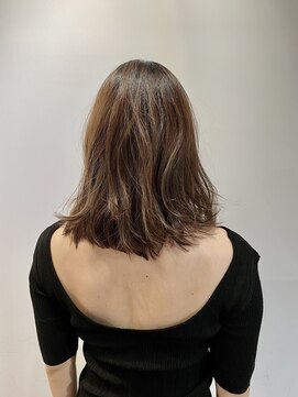 リバレッジ 広尾(Leverage) 外国人のようなラフな動き。ミディアムロブ