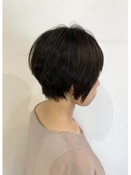 ヘアートラム(HAIR TRAm.) 耳掛け大人ショートボブ