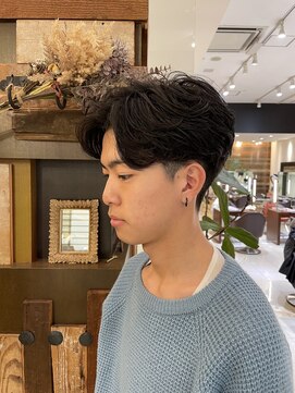 コムズアイ(COM'S/i) メンズパーマ就活ヘアニュアンスパーマセンターパート