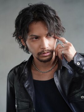 フィフス トウキョウ (fifth TOKYO) センターパートウルフ グランジパーマ