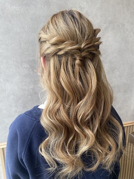 ラニ(Lani) ふわふわハーフアップ