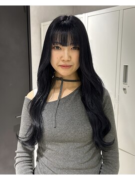 リアン バイ キートス(Lien by kiitos) ブルーブラック/ロング/赤み消しカラー