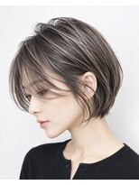 ウィールールピヴォクロス(WE RULE pivot cross)&nbsp;白髪ぼかしハイライト対応ショートボブ/上品グレージュ