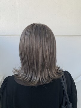 ポロン(polon) ☆外ハネワンカールプラチナシルバーアッシュカラー☆