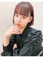 キピ(KIPI) 【早瀬忍　梅田中津】ボルドーピンク×刈り上げワイドバングボブ