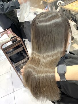 プレシャスバイプロデュース(precious by Produce) 艶オリーブグレージュ[町田／町田駅/町田駅前店/学割U24/JR町田]