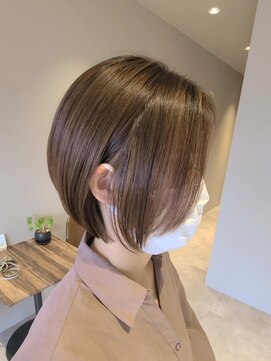 エスティアム(S.TIAM.) ハイライトカラーで透明感ある髪に