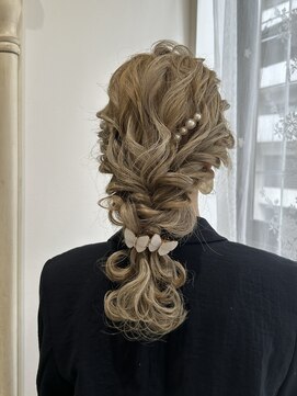 ハチ(HACHI) ゆるふわ無造作編み下ろしヘアセット♪