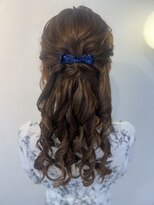 ソノ(sono)&nbsp;ハーフアップ　お呼ばれヘア　お出かけヘア　巻き髪　フェミニン