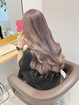 エン(eNN) 髪質改善カラー/ミルクティーピンク/波巻きスタイリング