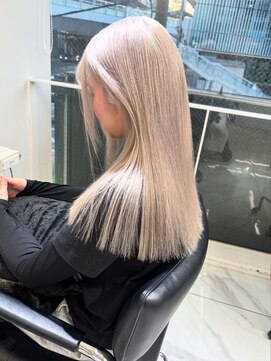 ランテルディ 渋谷(LANTERDIT) ダブルカラー ブリーチ ホワイトブロンド ストレート 髪質改善