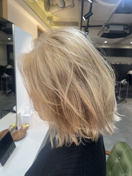 リンク(Lin9) 外はね/ボブ/ブリーチ/ベージュ