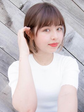 ルティア(Lutia) 小顔ヘア 耳かけショートボブ ハイライト