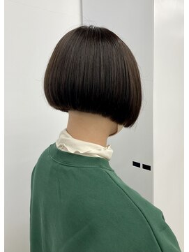 ユイツ 前下がりショートボブ