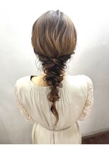 ドレスヘア　お呼ばれ　アレンジ　結婚式 ふんわり編み下ろし