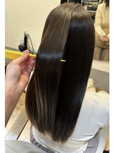 色持ちアップの秘密は？カラー剤や縮毛矯正剤に締め馴染ませるスペシャルな水で色持ちググっとアップ。