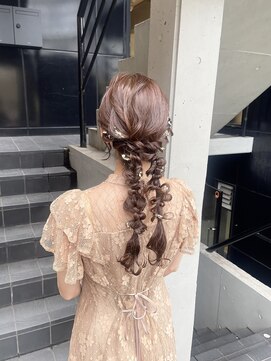 アクト(ACT) ツイン編みおろし/ふわふわアレンジ