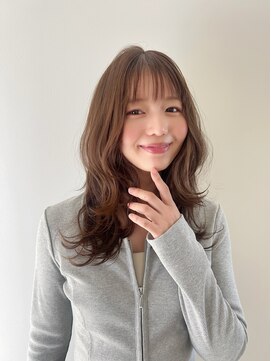 エアー(Air) 【ミディアムレイヤー×ウェーブヘア】