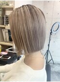 グレージュ　バレイヤージュ　切りっぱなしボブ