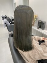 アテ(ate) オリーブベージュ艶感ストレート美肌透明感