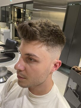 フランクスバーバー アンド ビアークラブ(FRANK'S BARBER and BEER CLUB) 外国人風フェードスタイル