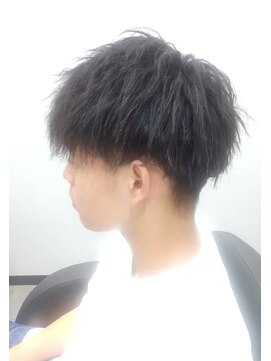 夜髪 直線的でシャープな束感【縦落ちツイストパーマ】